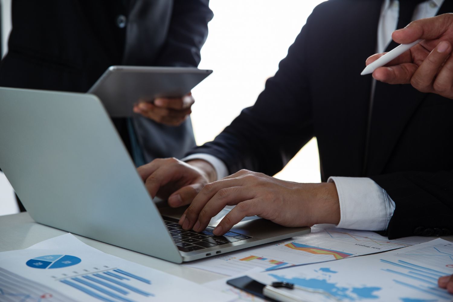 cessioni di quote, azioni e aziende - notaio per gestione imprese e società a carpi e bologna